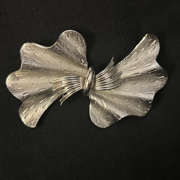 Vintage Coro Brooch - Picture 2 of 10